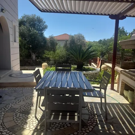דירה Panselinos Spartokhórion